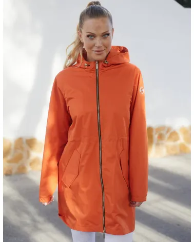 Orangefarbene wasserdichte Parkajacke