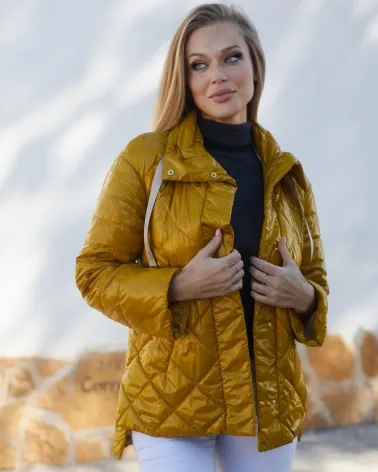 Senffarbene Steppjacke mit langem Rücken