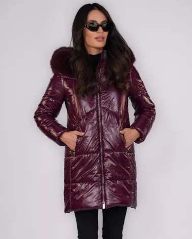Burgunderfarbene Daunenjacke mit Kapuze