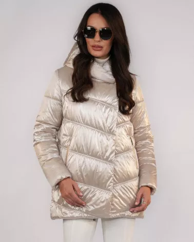 Champagnerfarbene Daunenjacke mit Kapuze