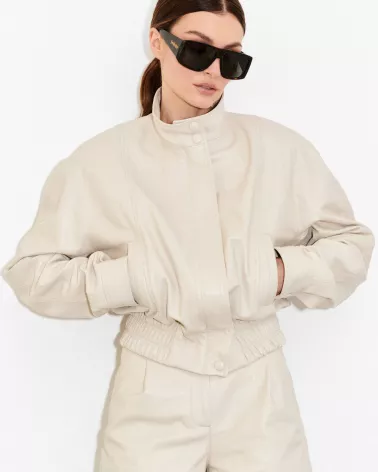 Elfenbeinfarbene Lederbomberjacke