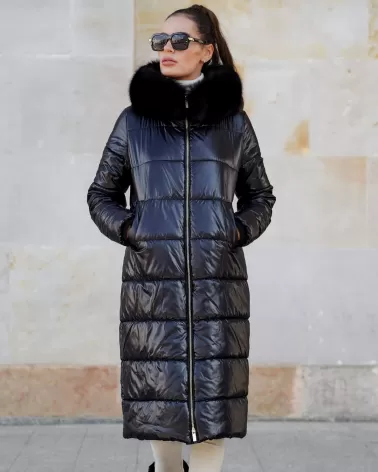 Schwarze Daunenjacke mit Kapuze