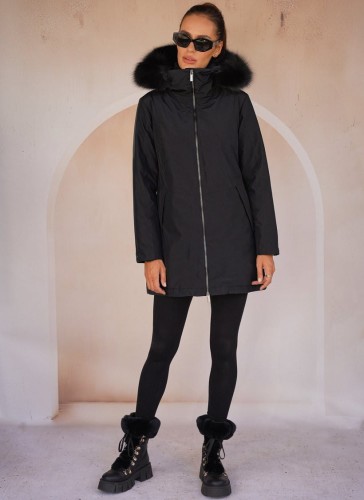 wodoodporna-czarna-kurtka-typu-parka