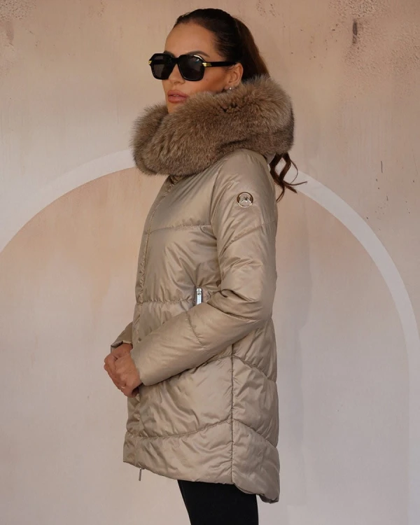 kurtka-puchowa-z-kapturem-w-kolorze-camel