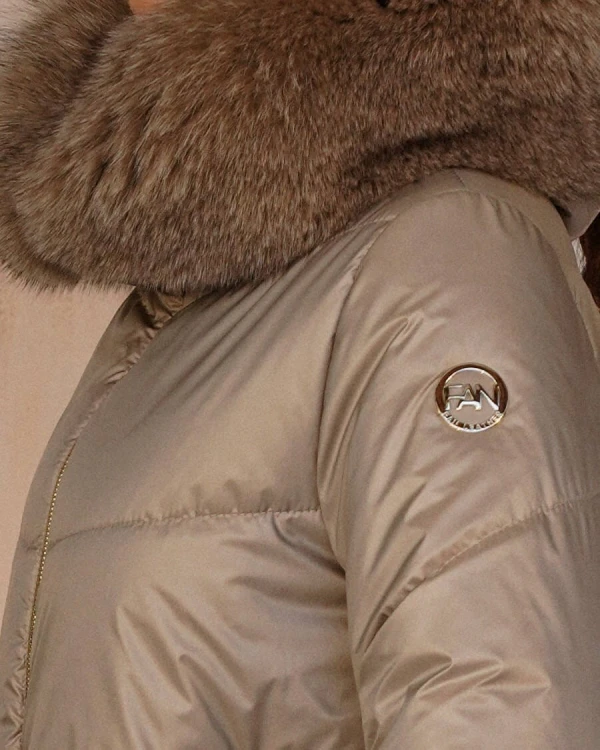 kurtka-puchowa-z-kapturem-w-kolorze-camel