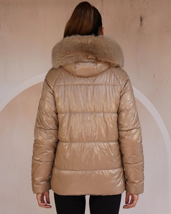 kurtka-puchowa-z-kapturem-w-kolorze-camel