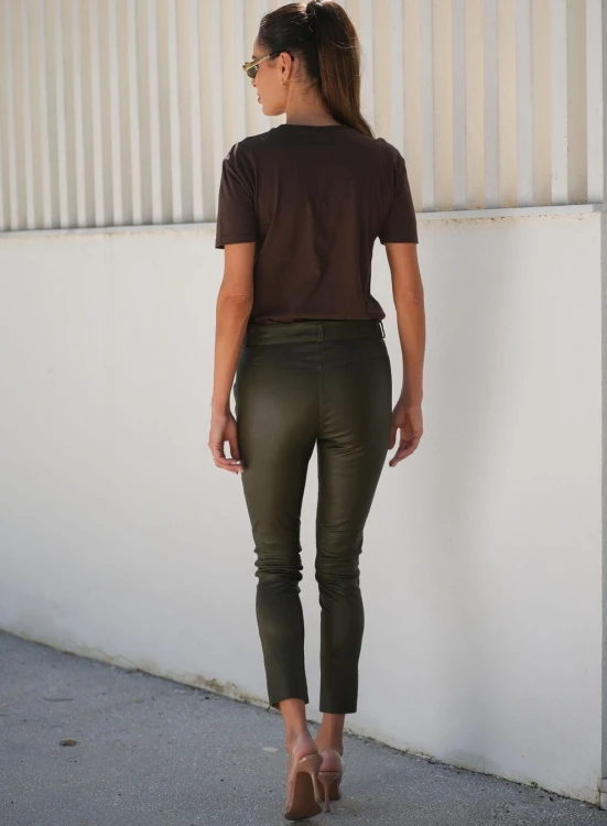 spodnie-skorzane-typu-slim-w-kolorze-khaki