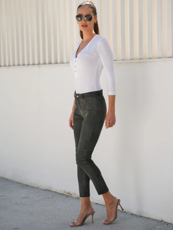 spodnie-skorzane-typu-slim-w-kolorze-khaki
