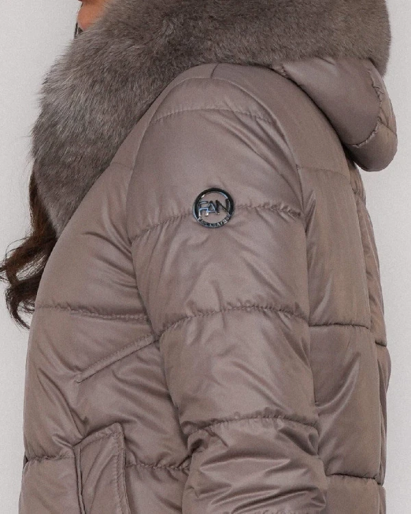 kurtka-puchowa-z-kapturem-w-kolorze-taupe