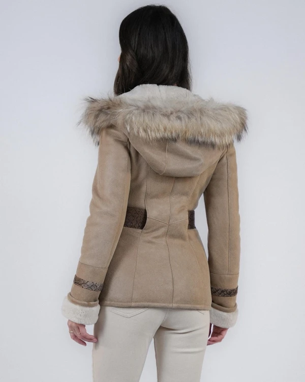 wyprzedaz-bezowy-kozuch-z-oddzielnym-paskiem