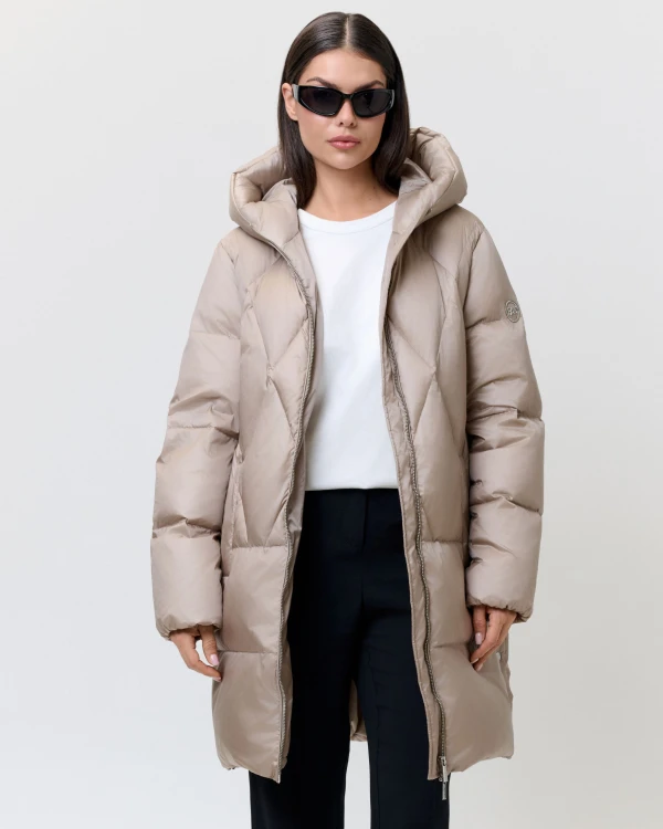 kurtka-w-kolorze-nude-z-kapturem-z-naturalnym-puchem