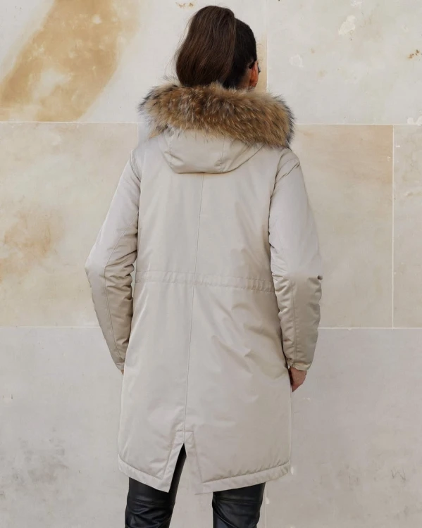 wodoodporna-bezowa-kurtka-typu-parka