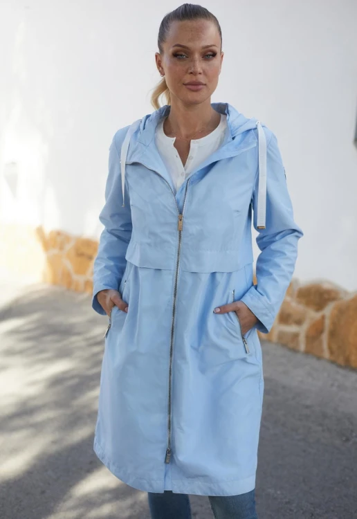 wodoodporna-niebieska-kurtka-typu-parka