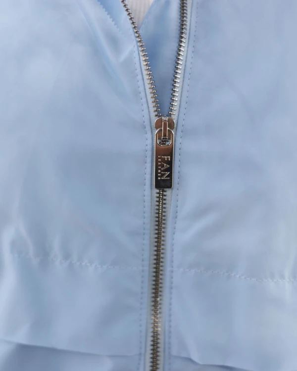 wodoodporna-niebieska-kurtka-typu-parka