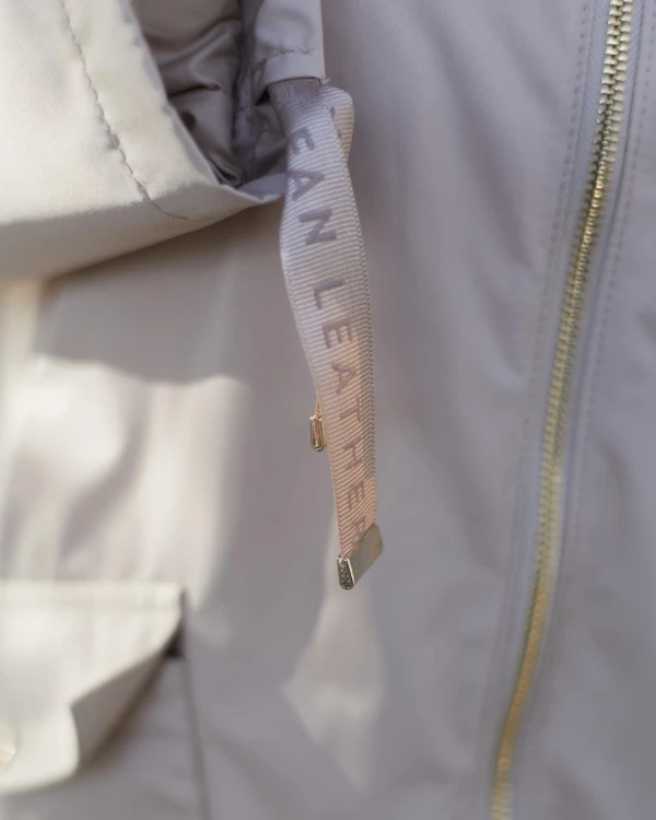 bezowa-wodoodporna-kurtka-typu-parka