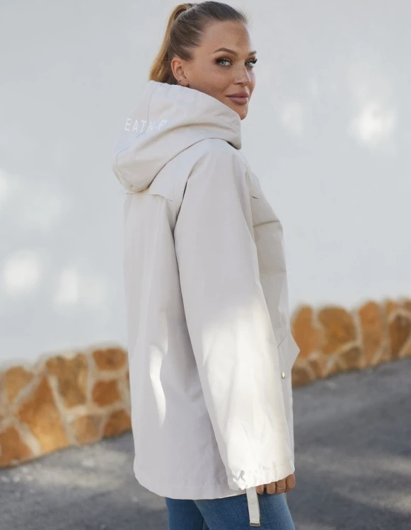 bezowa-wodoodporna-kurtka-typu-parka